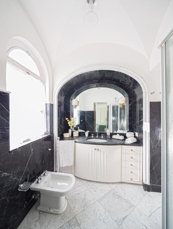 Capri Villa Bismarck Villa *